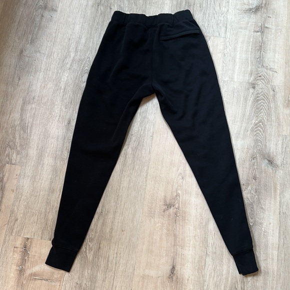 Men’s Uniqlo Athleisure Black Jogger - Picture 8 of 9